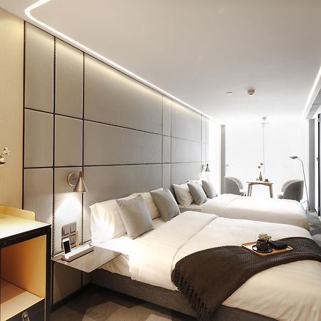 Hotel Ease Access Tsuen Wan Hong Kong Bagian luar foto