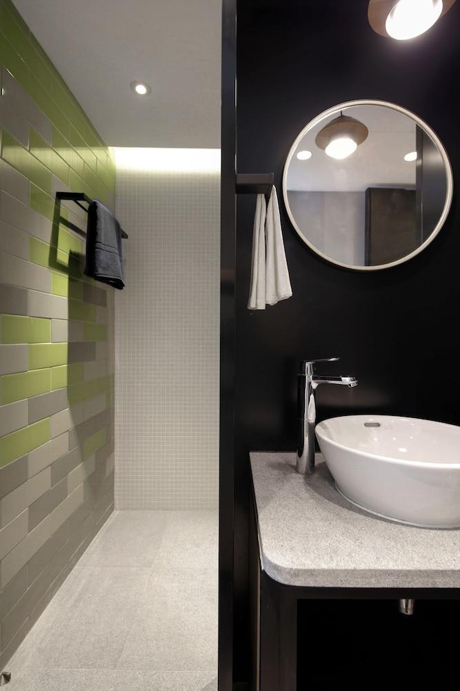 Hotel Ease Access Tsuen Wan Hong Kong Bagian luar foto